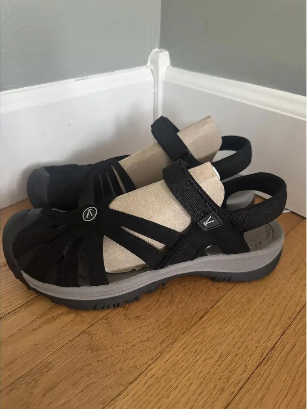 Women's Keen Rose Sandal Closed Toe Hiking Sandals Black/Neutral Grey Sz 9.5 NIB - Picture 3 of 9